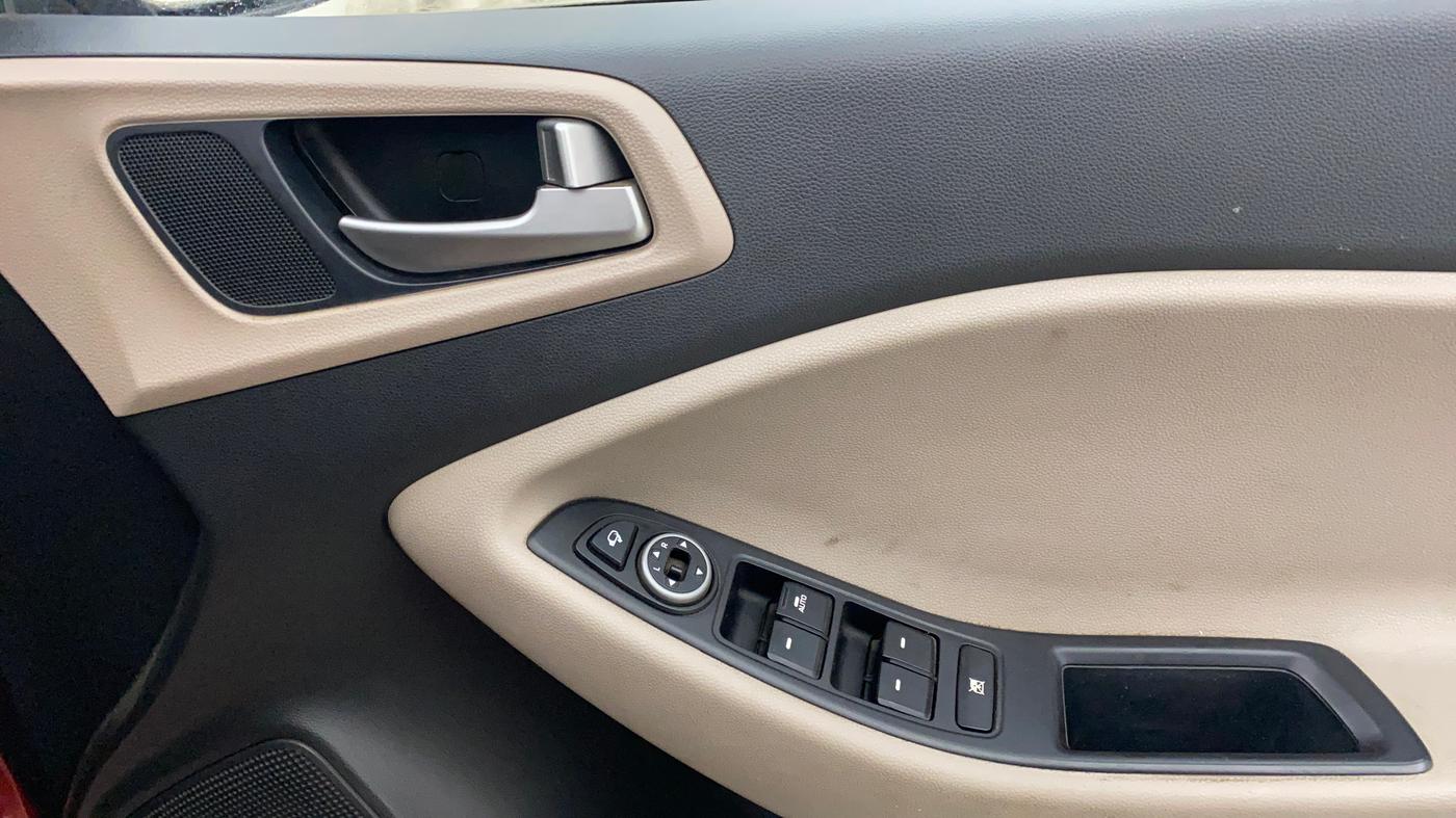 2019 Hyundai Elite i20 ASTA (O) CVT, Petrol, Automatic, 1,12,511 km, Driver Side Door Panels Control