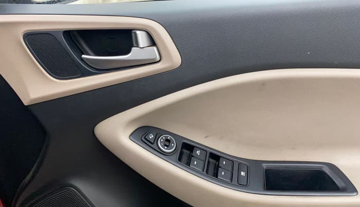 2019 Hyundai Elite i20 ASTA (O) CVT, Petrol, Automatic, 1,12,511 km, Driver Side Door Panels Control