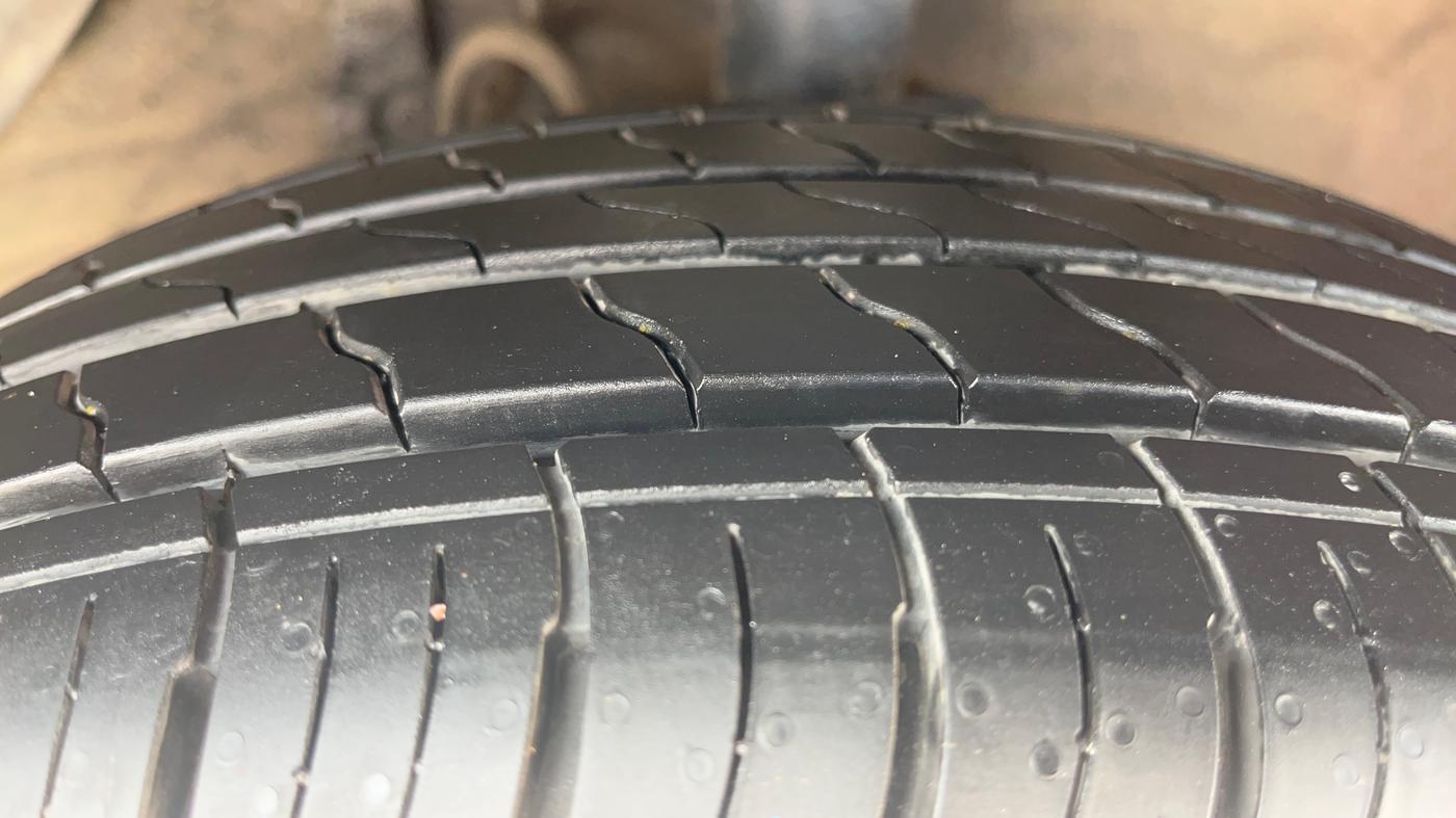 2012 Toyota Camry 2.5L AT, Petrol, Automatic, 67,630 km, Left Front Tyre Tread