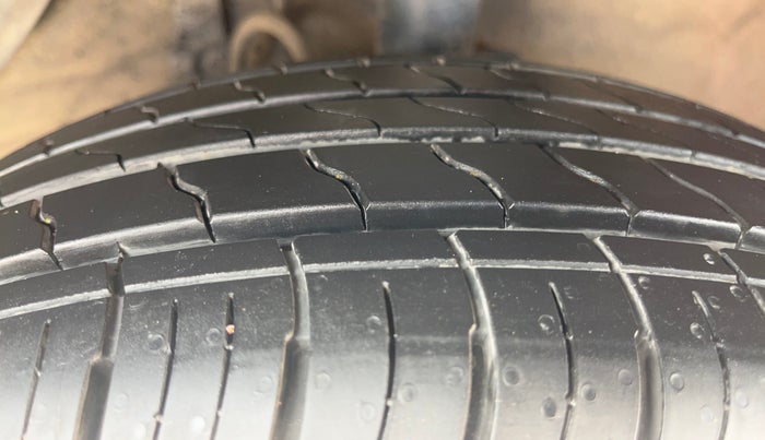 2012 Toyota Camry 2.5L AT, Petrol, Automatic, 67,585 km, Left Front Tyre Tread