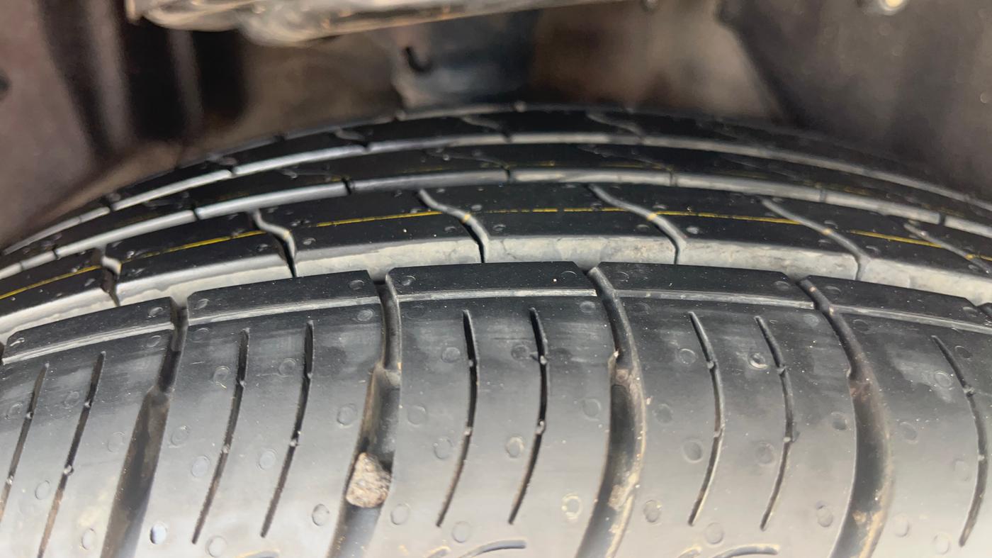 2012 Toyota Camry 2.5L AT, Petrol, Automatic, 67,630 km, Right Rear Tyre Tread