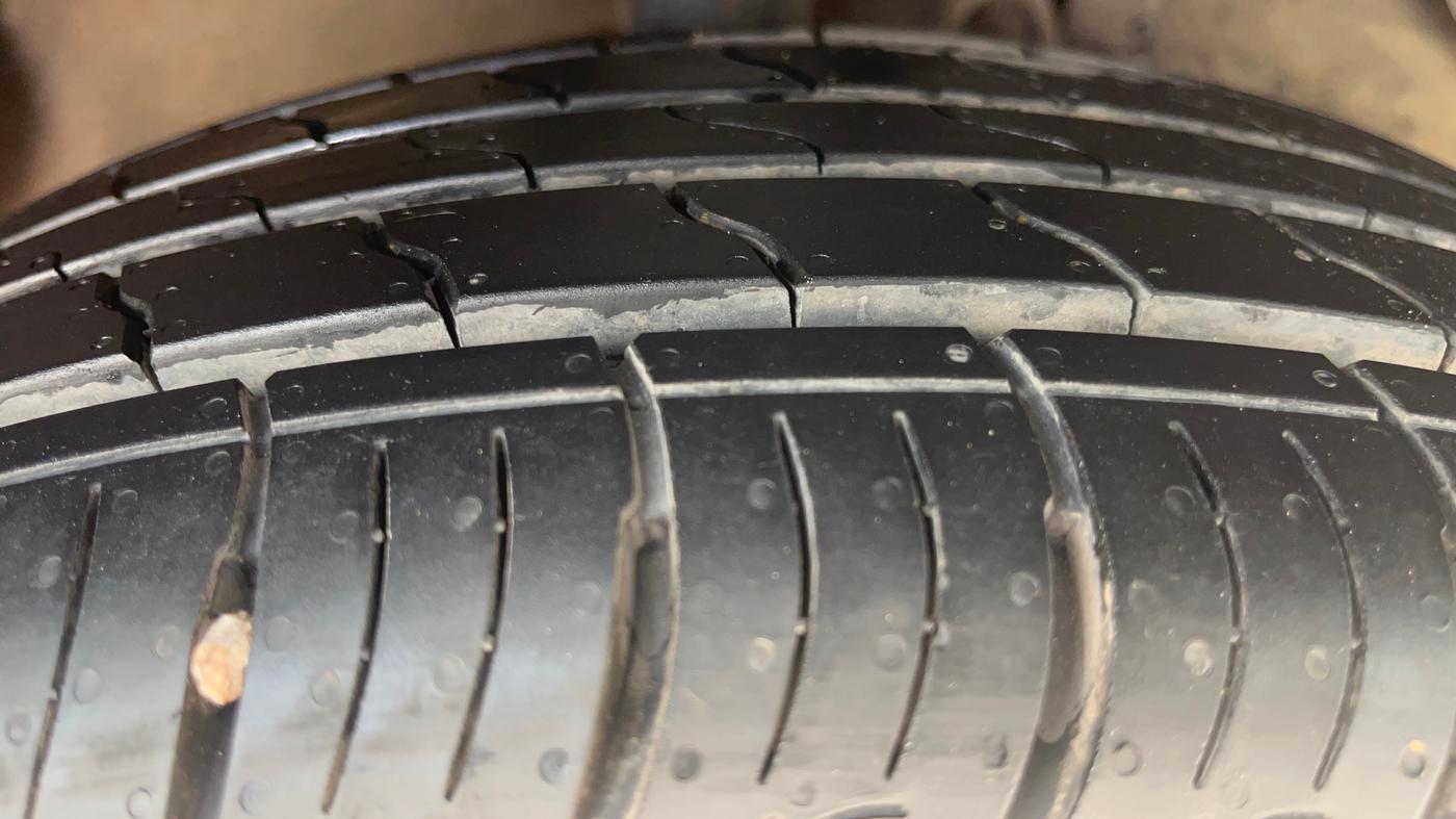 2012 Toyota Camry 2.5L AT, Petrol, Automatic, 67,630 km, Right Front Tyre Tread