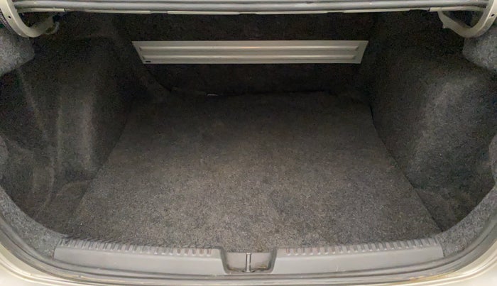 2016 Skoda Rapid AMBITION 1.6 MPI MT, Petrol, Manual, 20,300 km, Boot Inside