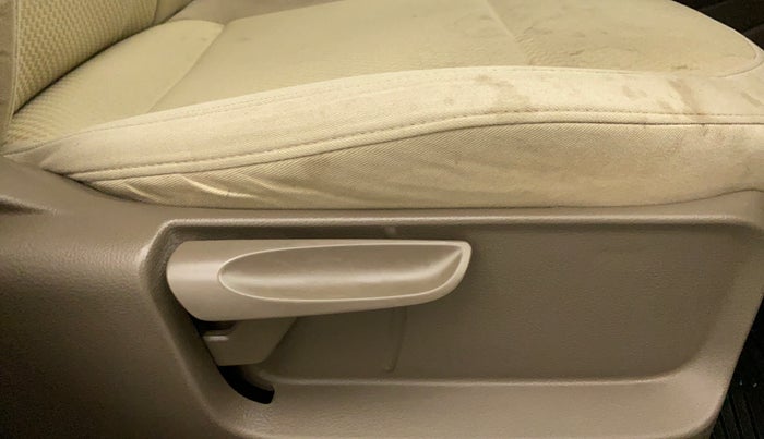 2016 Skoda Rapid AMBITION 1.6 MPI MT, Petrol, Manual, 20,300 km, Driver Side Adjustment Panel