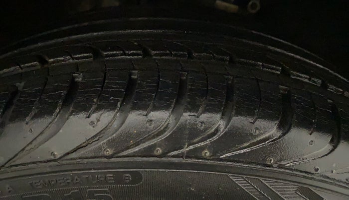 2016 Skoda Rapid AMBITION 1.6 MPI MT, Petrol, Manual, 20,300 km, Right Rear Tyre Tread