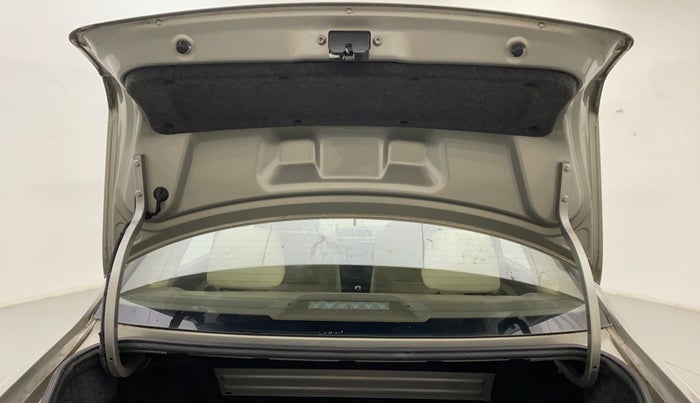 2016 Skoda Rapid AMBITION 1.6 MPI MT, Petrol, Manual, 20,300 km, Boot Door Open