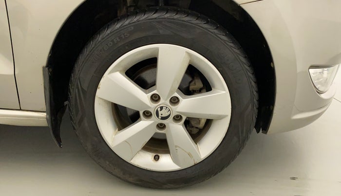 2016 Skoda Rapid AMBITION 1.6 MPI MT, Petrol, Manual, 20,300 km, Right Front Wheel