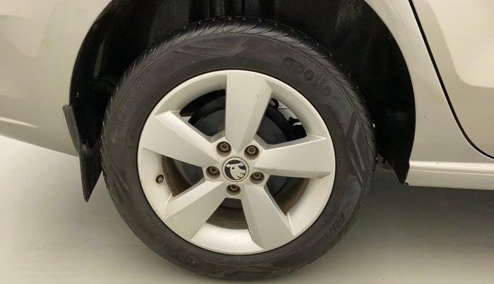 2016 Skoda Rapid AMBITION 1.6 MPI MT, Petrol, Manual, 20,300 km, Right Rear Wheel