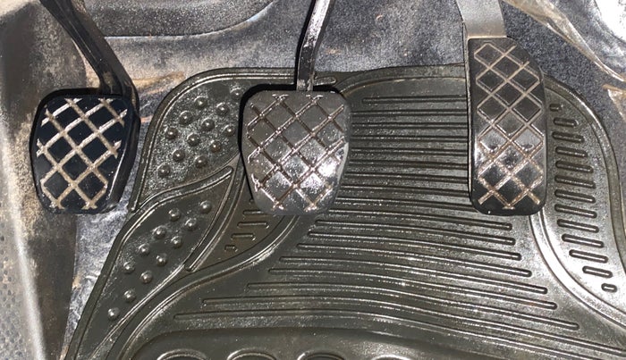 2016 Skoda Rapid AMBITION 1.6 MPI MT, Petrol, Manual, 20,300 km, Pedals