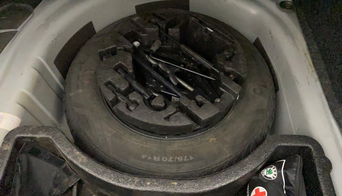 2016 Skoda Rapid AMBITION 1.6 MPI MT, Petrol, Manual, 20,300 km, Spare Tyre