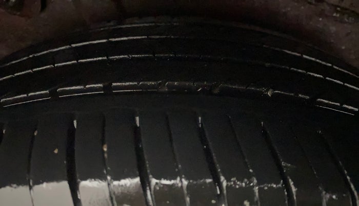 2014 Hyundai Verna FLUIDIC 1.6 VTVT SX AT, Petrol, Automatic, 42,671 km, Right Rear Tyre Tread