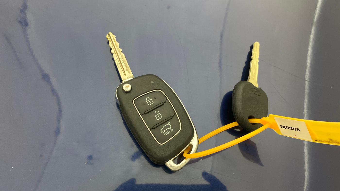 2023 Hyundai NEW I20 SPORTZ 1.2 MT, Petrol, Manual, 1,01,211 km, Key Close Up
