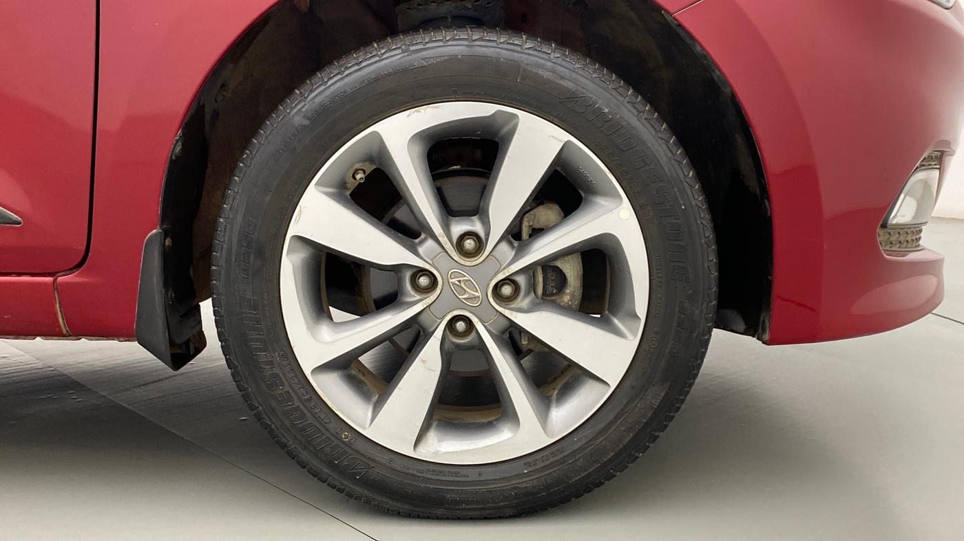2016 Hyundai Elite i20 ASTA 1.2 (O), Petrol, Manual, 26,425 km, Right Front Wheel