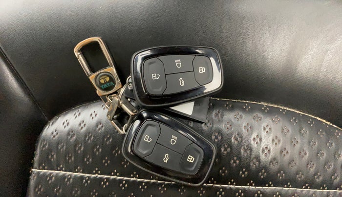 2023 Tata NEXON XZ PLUS LUXURY SUNROOF PETROL, Petrol, Manual, 62,324 km, Key Close Up