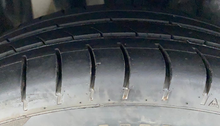 2018 Maruti Swift ZXI+, Petrol, Manual, 29,465 km, Right Rear Tyre Tread