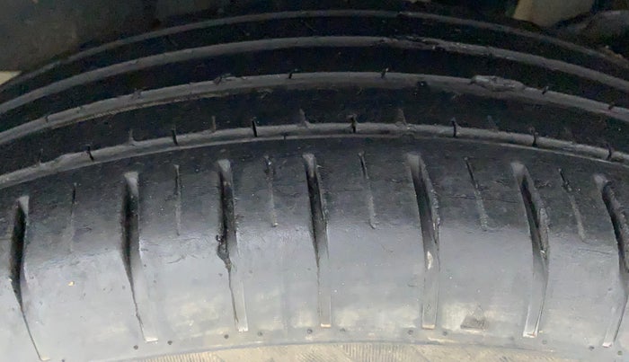 2018 Maruti Swift ZXI+, Petrol, Manual, 29,465 km, Left Rear Tyre Tread