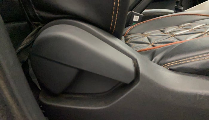 2021 Nissan MAGNITE XE, Petrol, Manual, 29,360 km, Driver Side Adjustment Panel