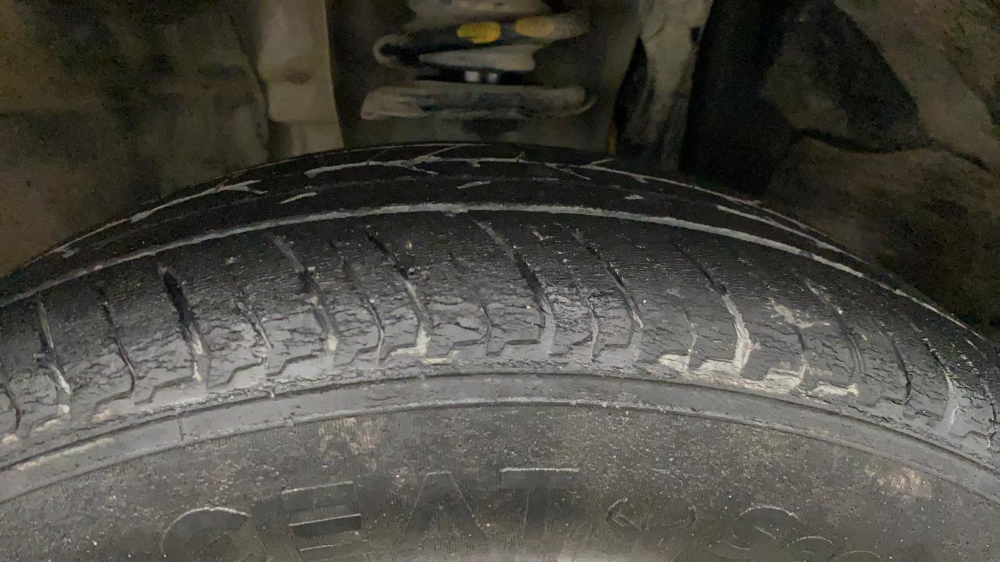 2021 Nissan MAGNITE XE, Petrol, Manual, 29,360 km, Left Front Tyre Tread