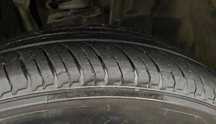 2021 Nissan MAGNITE XE, Petrol, Manual, 29,360 km, Right Front Tyre Tread