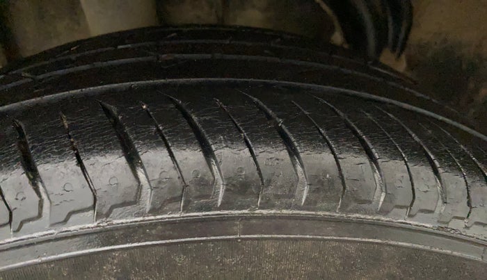 2021 Nissan MAGNITE XE, Petrol, Manual, 29,360 km, Right Rear Tyre Tread