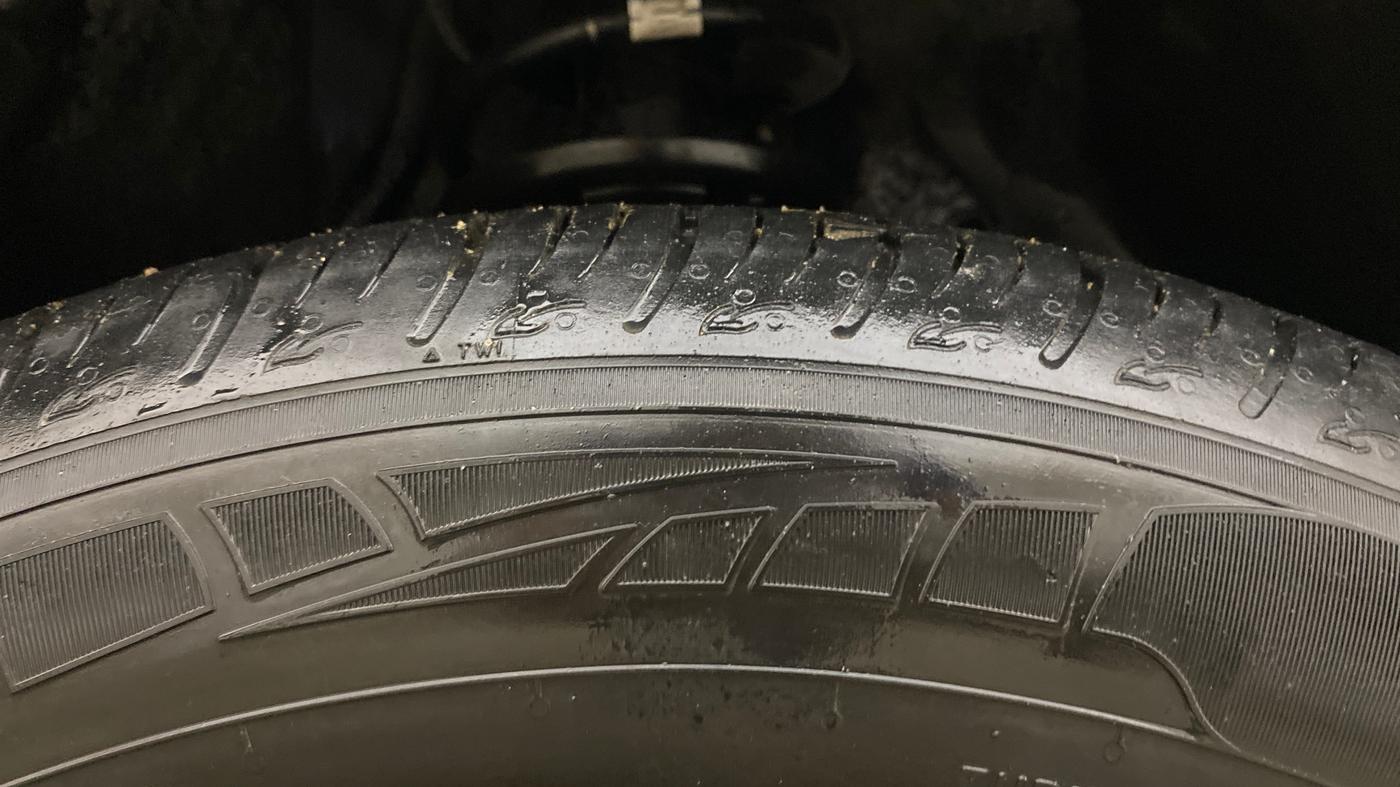 2022 Maruti BREZZA VXI SMART HYBRID, Petrol, Manual, 48,244 km, Right Front Tyre Tread