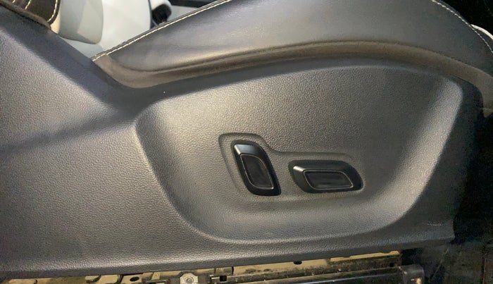 2023 MG ASTOR SHARP 1.5 CVT, Petrol, Automatic, 21,810 km, Driver Side Adjustment Panel