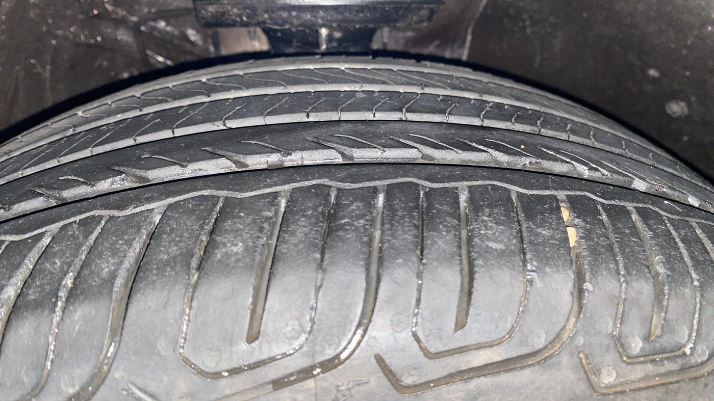 2023 MG ASTOR SHARP 1.5 CVT, Petrol, Automatic, 21,810 km, Right Front Tyre Tread