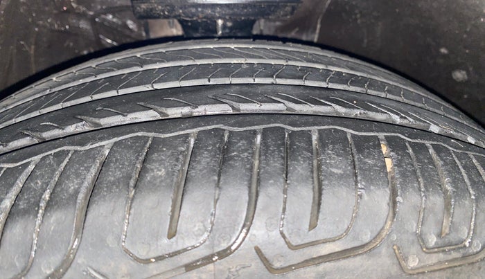 2023 MG ASTOR SHARP 1.5 CVT, Petrol, Automatic, 21,810 km, Right Front Tyre Tread