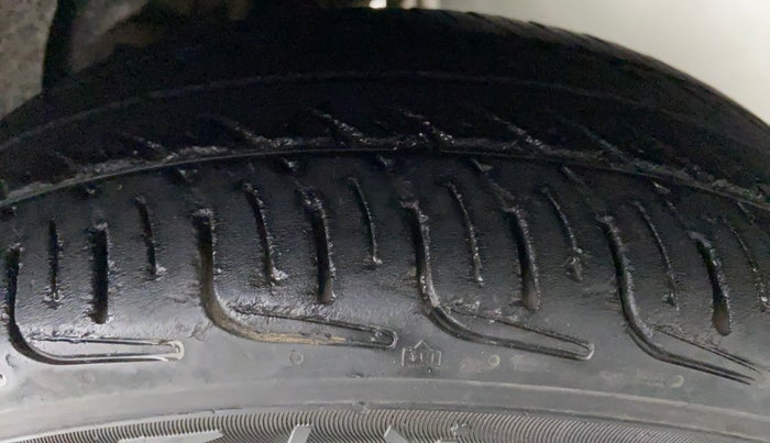 2013 Hyundai Santro Xing GL PLUS, CNG, Manual, 91,274 km, Left Rear Tyre Tread