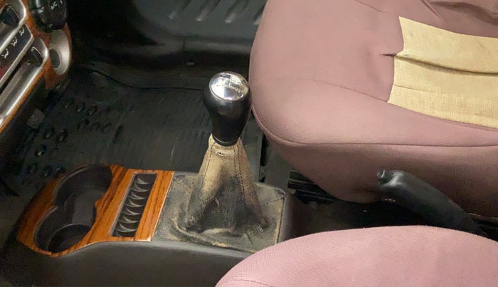 2013 Hyundai Santro Xing GL PLUS, CNG, Manual, 91,274 km, Gear lever - Boot cover slightly torn