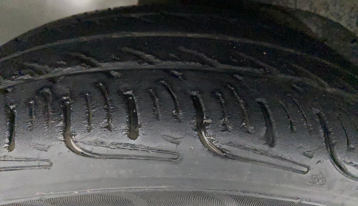 2013 Hyundai Santro Xing GL PLUS, CNG, Manual, 91,274 km, Right Rear Tyre Tread