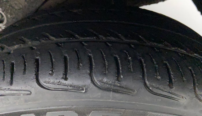 2013 Hyundai Santro Xing GL PLUS, CNG, Manual, 91,274 km, Left Front Tyre Tread