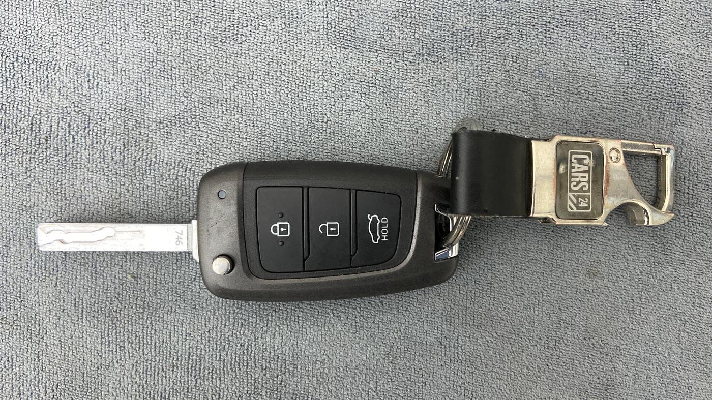 2017 Hyundai Verna 1.6 CRDI SX + AT, Diesel, Automatic, 44,626 km, Key Close Up