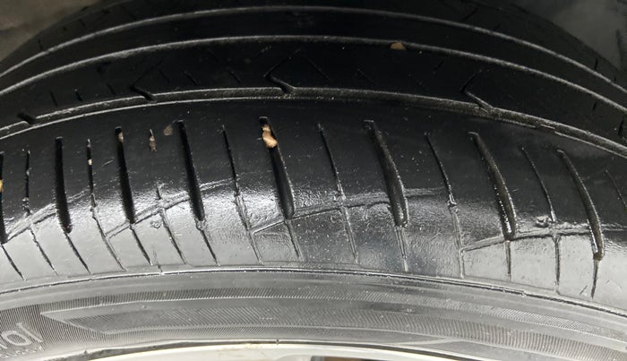 2017 Hyundai Verna 1.6 CRDI SX + AT, Diesel, Automatic, 44,626 km, Right Front Tyre Tread