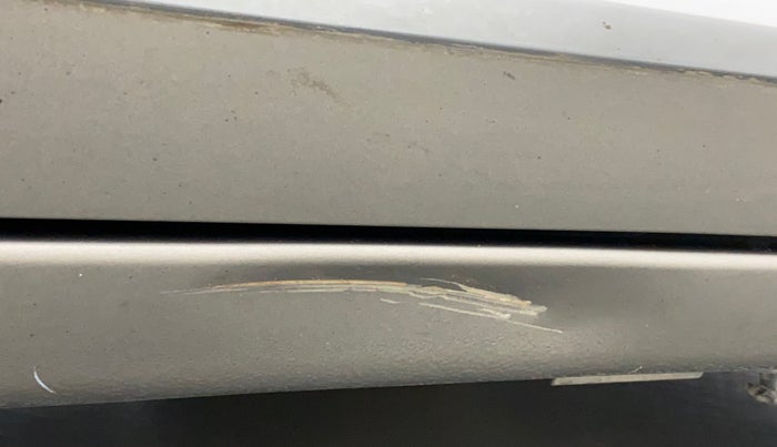 2018 Maruti Swift VXI, Petrol, Manual, 28,663 km, Right running board - Slightly dented