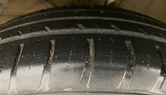 2018 Maruti Swift VXI, Petrol, Manual, 28,663 km, Left Front Tyre Tread