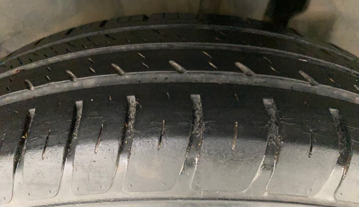 2018 Maruti Swift VXI, Petrol, Manual, 28,663 km, Left Rear Tyre Tread
