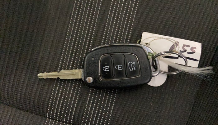 2022 Hyundai VENUE S+ 1.2, Petrol, Manual, 21,053 km, Key Close Up