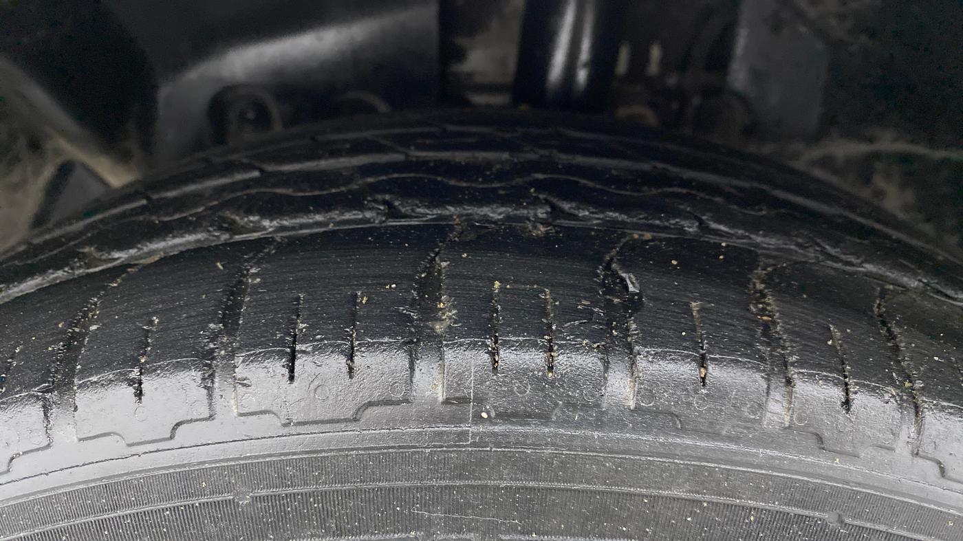 2016 Ford Ecosport TITANIUM 1.5L PETROL AT, CNG, Automatic, 60,431 km, Left Front Tyre Tread