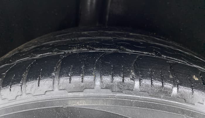 2016 Ford Ecosport TITANIUM 1.5L PETROL AT, CNG, Automatic, 60,431 km, Right Rear Tyre Tread