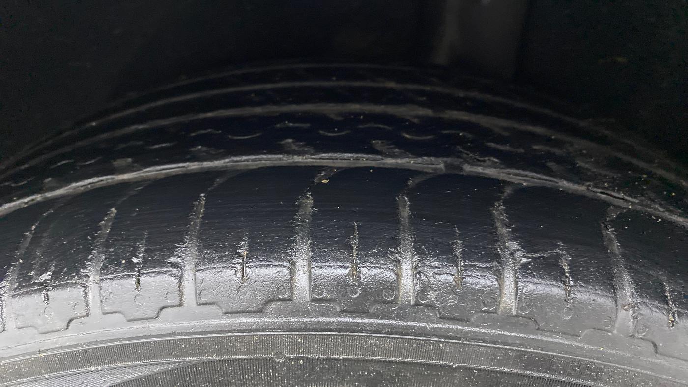 2016 Ford Ecosport TITANIUM 1.5L PETROL AT, CNG, Automatic, 60,431 km, Left Rear Tyre Tread
