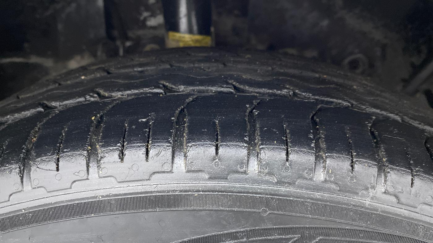 2016 Ford Ecosport TITANIUM 1.5L PETROL AT, CNG, Automatic, 60,431 km, Right Front Tyre Tread