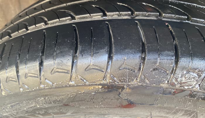 2018 Hyundai Elite i20 ASTA 1.2, Petrol, Manual, 1,20,488 km, Right Front Tyre Tread