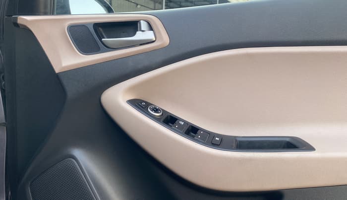 2018 Hyundai Elite i20 ASTA 1.2, Petrol, Manual, 1,20,488 km, Driver Side Door Panels Control