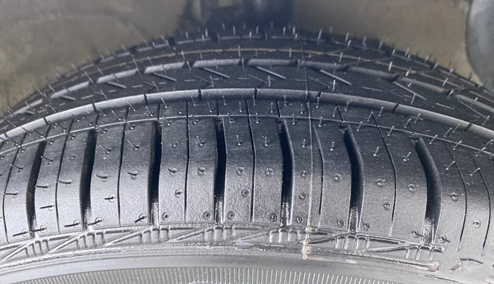 2016 Hyundai Grand i10 MAGNA 1.2 KAPPA VTVT, Petrol, Manual, 1 km, Right Front Tyre Tread