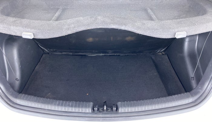 2016 Hyundai Grand i10 MAGNA 1.2 KAPPA VTVT, Petrol, Manual, 1 km, Boot Inside