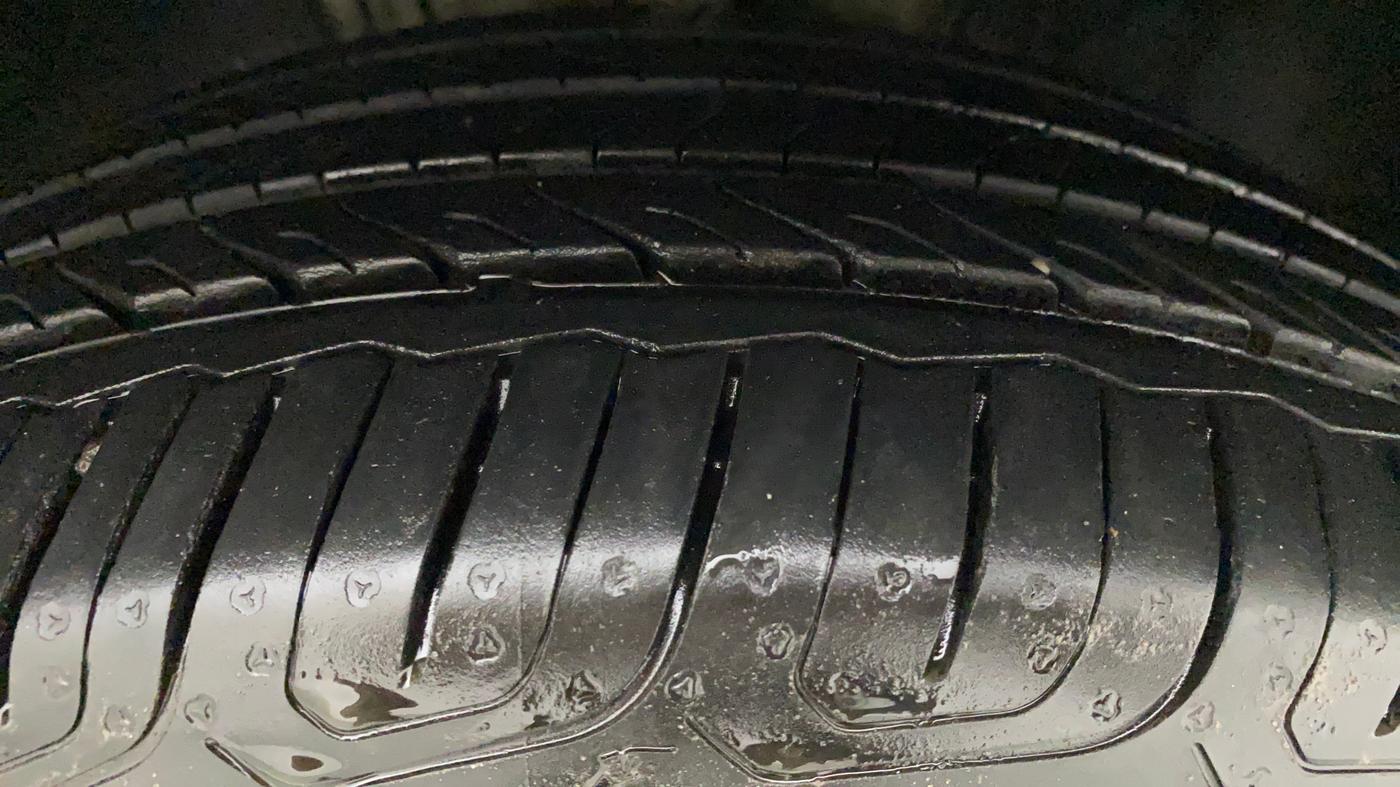 2022 Skoda SLAVIA AMBITION 1.0L TSI AT, Petrol, Automatic, 15,801 km, Right Front Tyre Tread