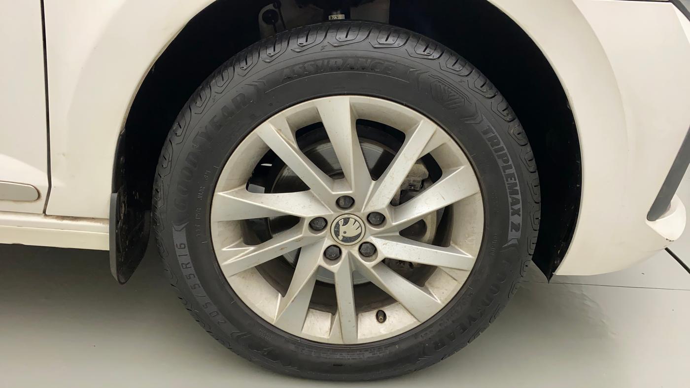 2022 Skoda SLAVIA AMBITION 1.0L TSI AT, Petrol, Automatic, 15,801 km, Right Front Wheel