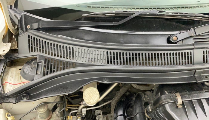 2011 Maruti Swift VXI, Petrol, Manual, 68,080 km, Bonnet (hood) - Cowl vent panel has minor damage