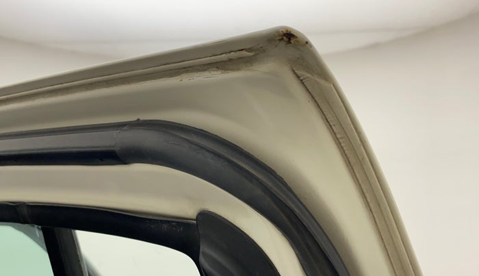 2011 Maruti Swift VXI, Petrol, Manual, 68,080 km, Right rear door - Slightly rusted